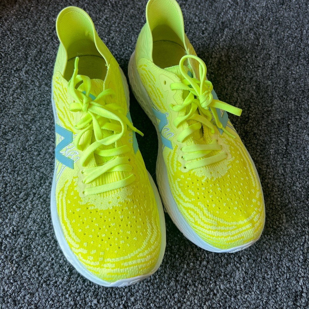 New Balance Fresh Foam Yellow & Light Blue Size 7.5 WOMENS